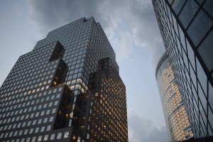 Fonds immobiliers et droits de mutation : le droit de mutation est-il dû en cas de transfert d’un immeuble d’un fonds immobilier vers un autre en présence d’une même direction de fonds ? Le Tribunal cantonal vaudois répond par l’affirmative.
